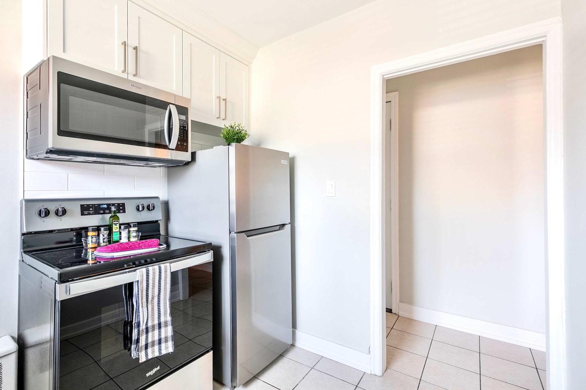 Modern Apartment In Corktown Hamilton Sleeps 4 Exterior foto