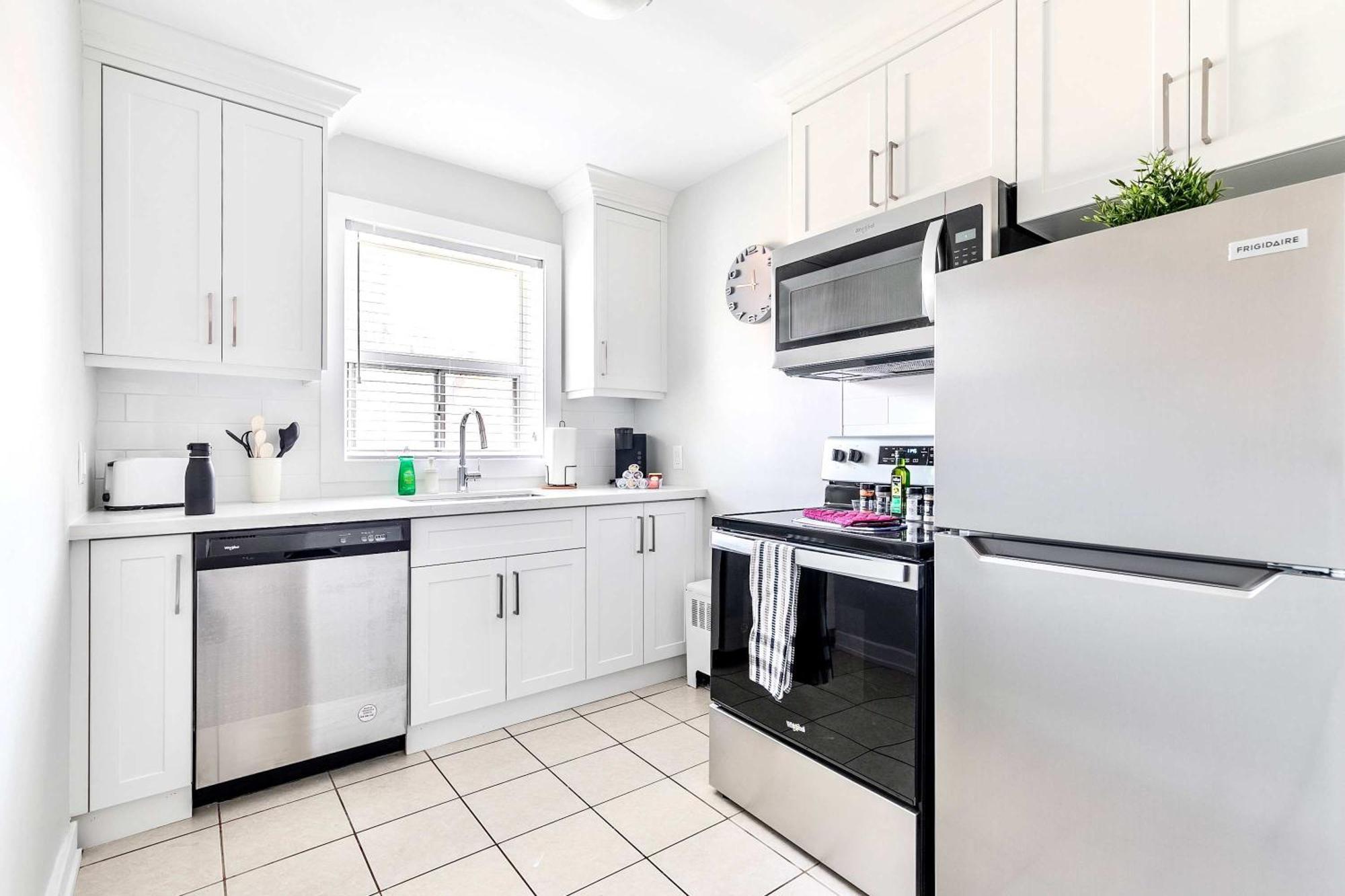 Modern Apartment In Corktown Hamilton Sleeps 4 Exterior foto